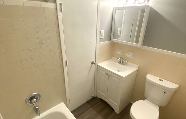 1 bed, 1 bath, 700 sqft, $1,350, Unit B310