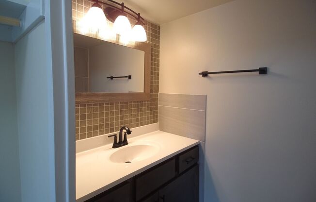 2 beds, 1.5 baths, 850 sqft, $1,650, Unit 308