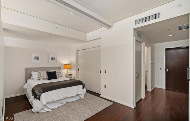 1 bed, 1 bath, 860 sqft, $3,000, Unit 914