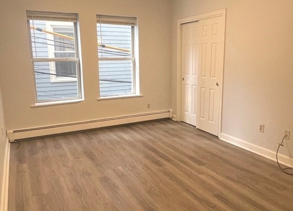 4 beds, 1 bath, 1,200 sqft, $4,000, Unit 3(2B)