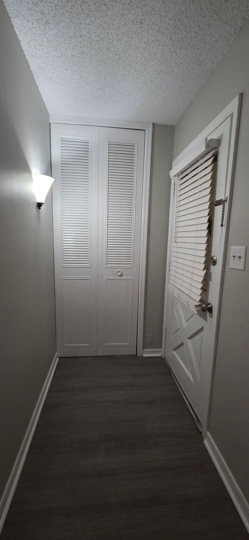 2 beds, 2 baths, 925 sqft, $1,100, Unit 213