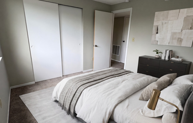 2 beds, 1 bath, 975 sqft, $1,425, Unit 903