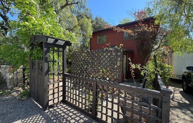 Charming 2 Bedroom Ojai Home with All Utilities Included
