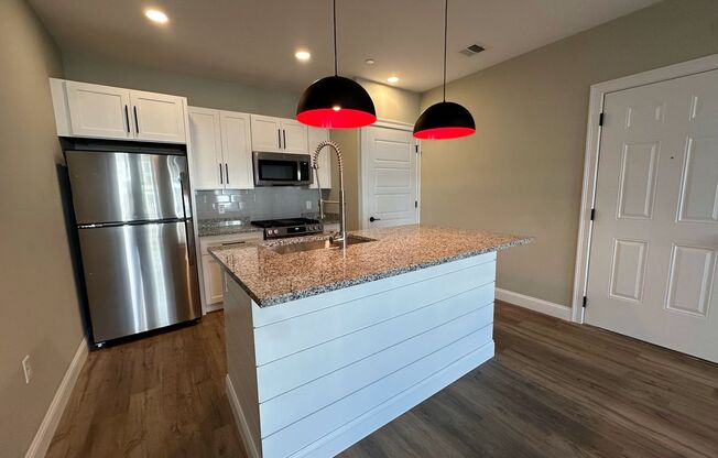 2 beds, 2 baths, 1,050 sqft, $2,320, Unit I28