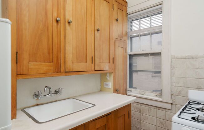 1 bed, 1 bath, 600 sqft, $1,025, Unit 305