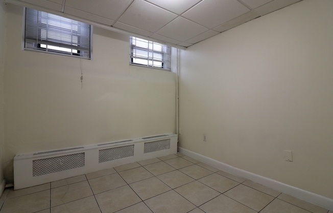 2 beds, 1 bath, $2,895, Unit B3