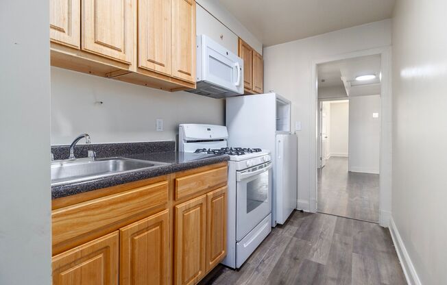 3 beds, 1 bath, $3,400, Unit 3