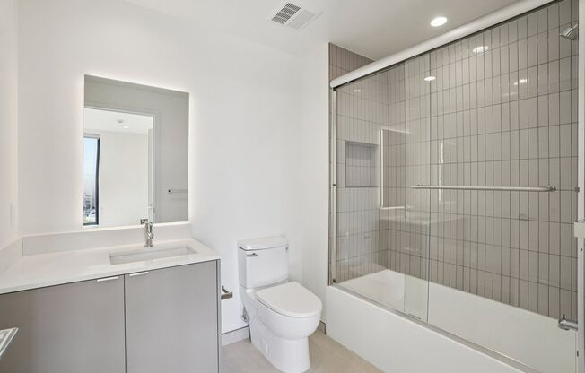 Studio, 1 bath, 425 sqft, $2,495