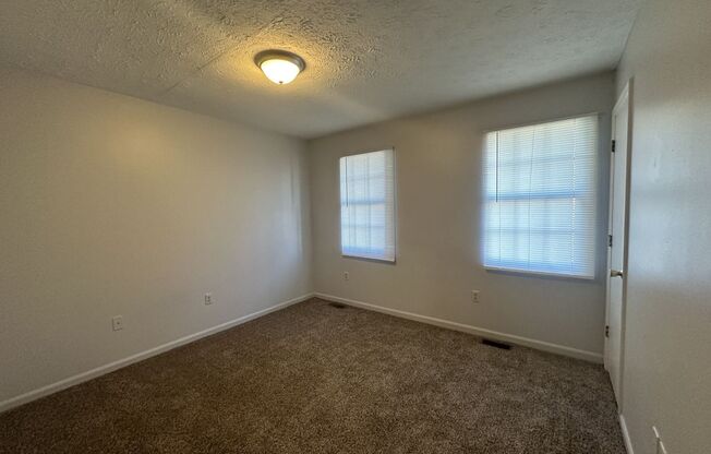 2 beds, 1.5 baths, $900, Unit 5