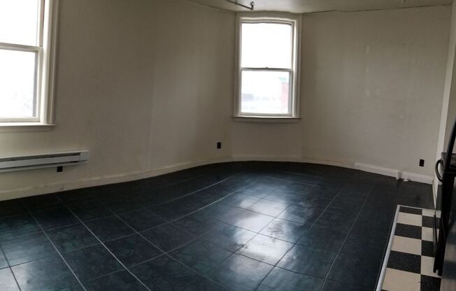 1 bed, 1 bath, 350 sqft, $600, Unit 311