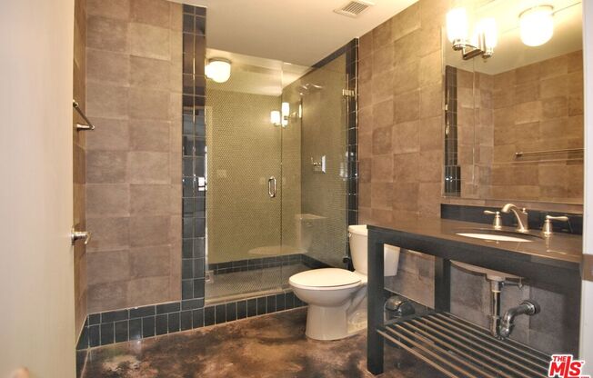 2 beds, 2 baths, 1,740 sqft, $4,200, Unit 811