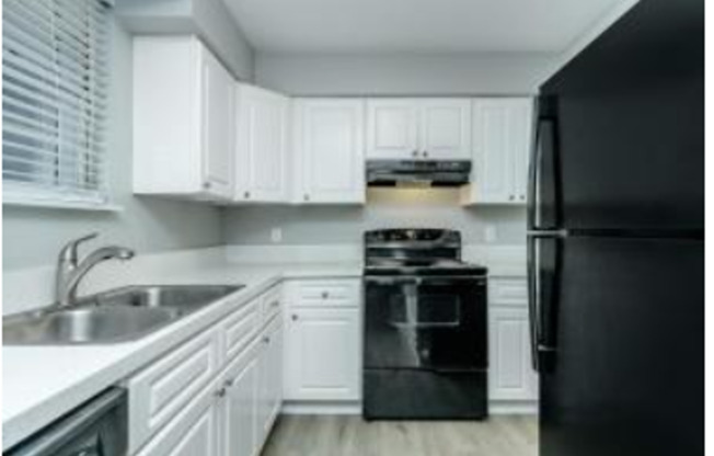 2 beds, 2 baths, 950 sqft, $1,300, Unit 233