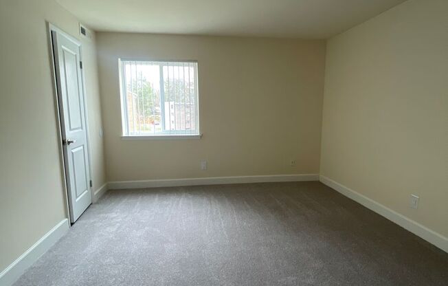 3 beds, 2 baths, 1,152 sqft, $2,370, Unit 14225 #303