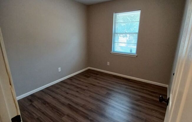 2 beds, 1 bath, 1,300 sqft, $1,679, Unit 7006 N Chas