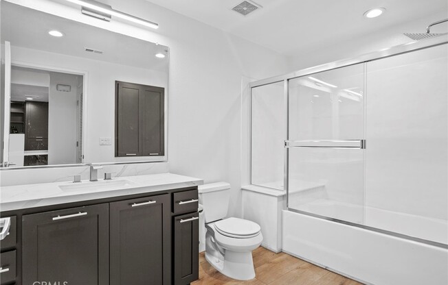 2 beds, 2 baths, 1,050 sqft, $3,450, Unit 206