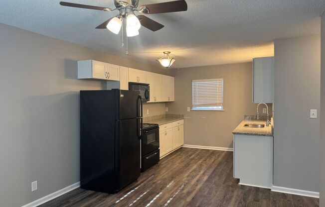 2 beds, 1 bath, 800 sqft, $995, Unit 5