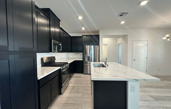 Elegant Living 3 Bedroom Condo Located Off Las Vegas Strip!