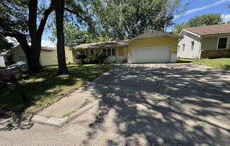 Cute 3 bedroom house in southwest Springfield!!