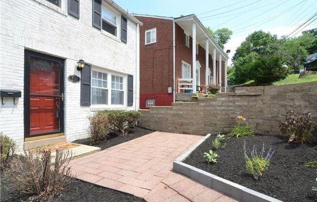 Two Bedroom in Castle Shannon! Central air - Garage - Laundry!