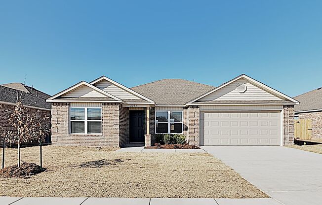 Very Nice 4 Bedroom 2 Bath Home in Mustang Schools!