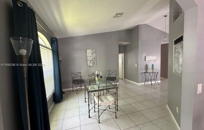 3 beds, 2 baths, $3,400