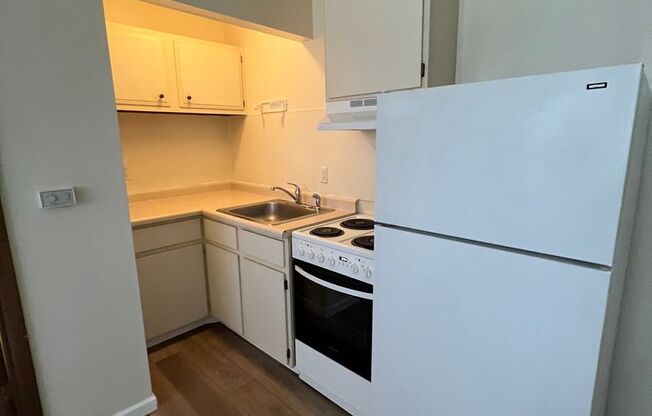 1 bed, 1 bath, 430 sqft, $895, Unit 801-3