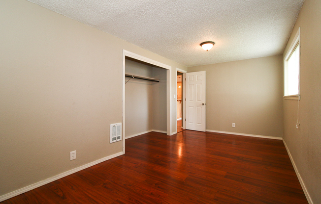 2 beds, 1 bath, $1,595