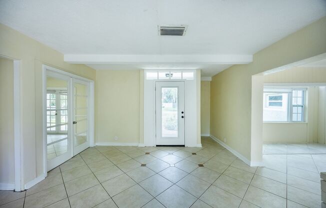 Beautiful 3 Bed / 2 Bath Home FOR RENT minutes from Rollins College!