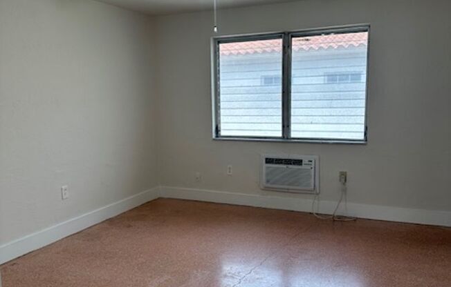 1 bed, 1 bath, 704 sqft, $1,880, Unit 127-09