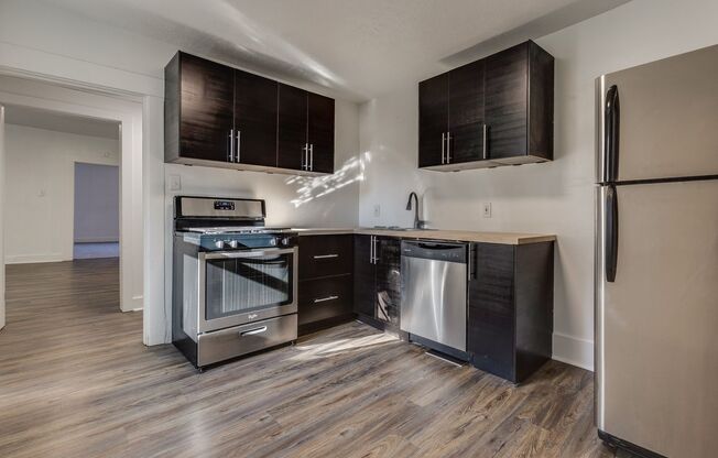 2 beds, 1 bath, $1,299, Unit Apt 1