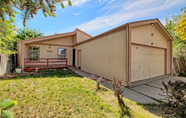 Cozy, Remodeled Gem with Spacious Backyard – Your Perfect Rental Home!