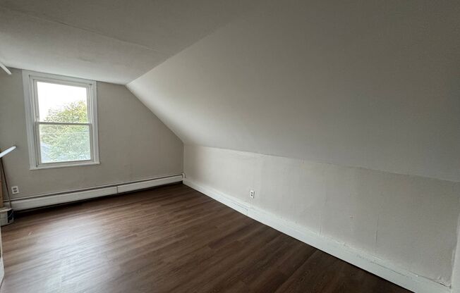 3 beds, 1 bath, $2,075, Unit 45 Friend st