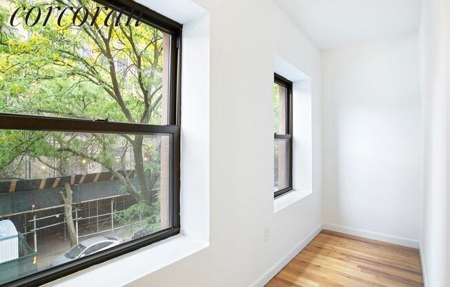 10 FT GREENE PL