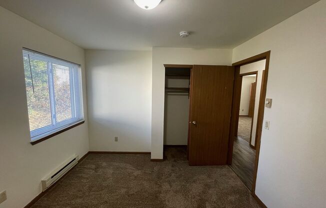 3 beds, 1 bath, 1,040 sqft, $1,695, Unit 3156-208