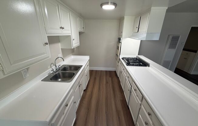 Spacious 1 Bedroom/1 Bathroom Apartment - $500 Off Move In + Reimbursed Application Fee