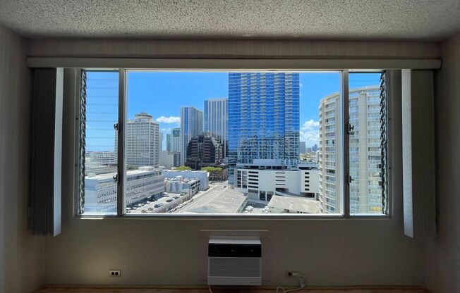 PACIFIC GRAND near Ala Moana - Electricity Included!