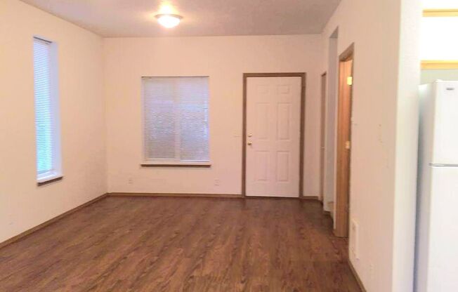 3 beds, 1.5 baths, 1,054 sqft, $1,750, Unit 638 LaSalle Street #5