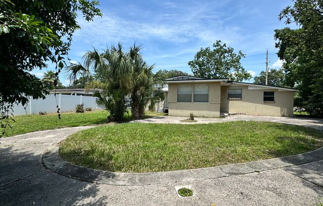 3 Bed, 2 Bath Family Home Located on the Westside!