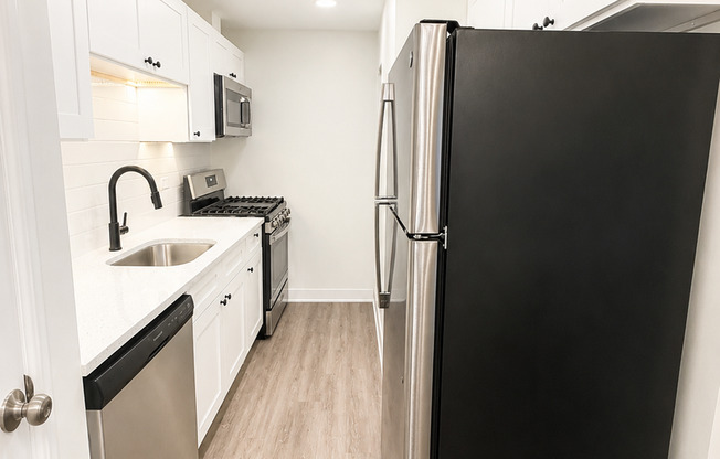 Updated 1 & 2-Bedroom Apartments in Oak Lawn