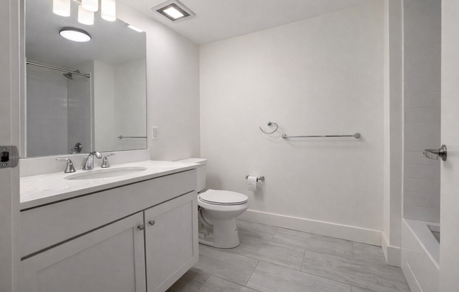 2 beds, 2 baths, 1,000 sqft, $4,050, Unit 201