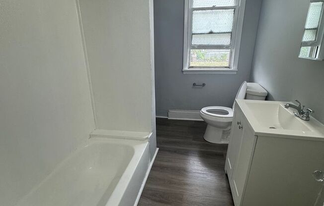 Shaker Heights 3 Bedroom Down