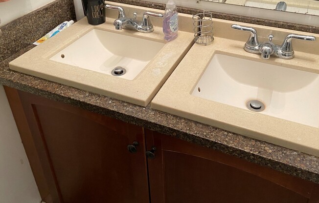 4 beds, 1 bath, $6,600, Unit 1