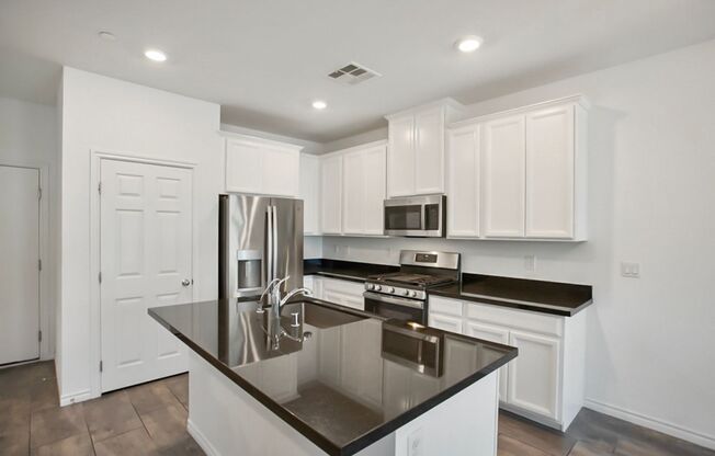 3 beds, 2.5 baths, $2,150, Unit # 87