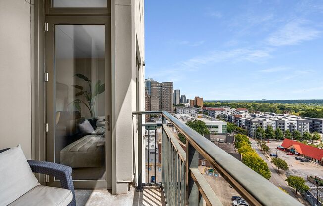 2 beds, 2 baths, $2,765, Unit LABS 565 Peachtree St NE - 36968507409