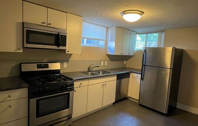 2650 W 40 AVE