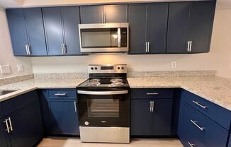 $1,581 - 2 Beds / 1.5 Baths - Condo - Completely & Beautifully Renovated - **** 2 WEEKS FREE****Only 4 miles from Orlando Airport