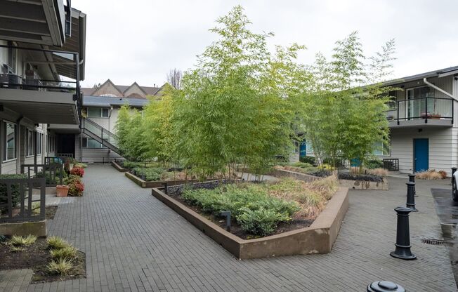 2 beds, 1 bath, 870 sqft, $1,775, Unit 72-22