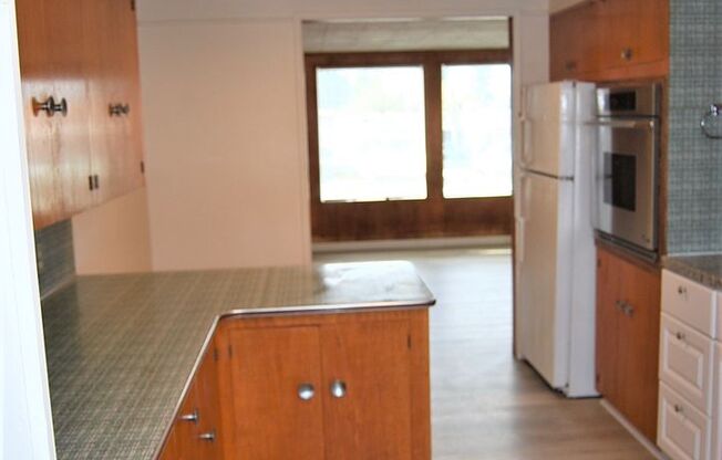 2 beds, 1 bath, $1,750