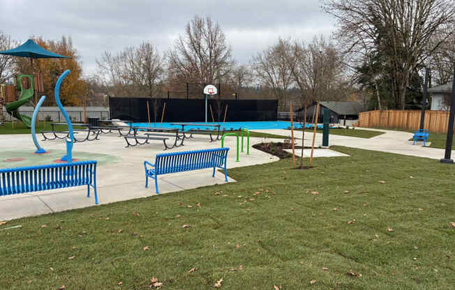 Parque Las Casitas in Tualatin, Oregon, basketball court, picnic tables and benches, and playground