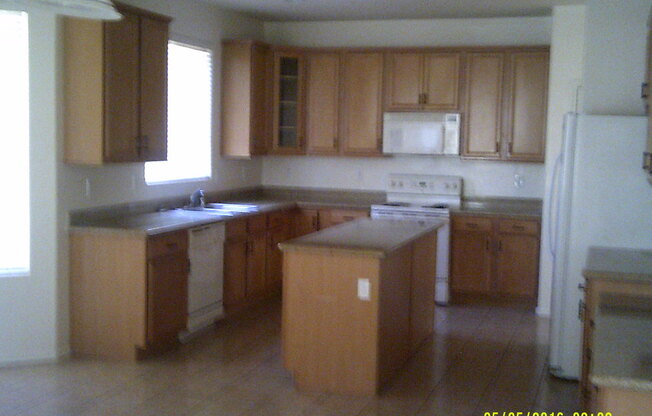 Spacious 5 Bedroom 3 Bathroom Home For Rent!! Tour and Apply within 48 Hours and Receive 4 Weeks Free Rent!!!